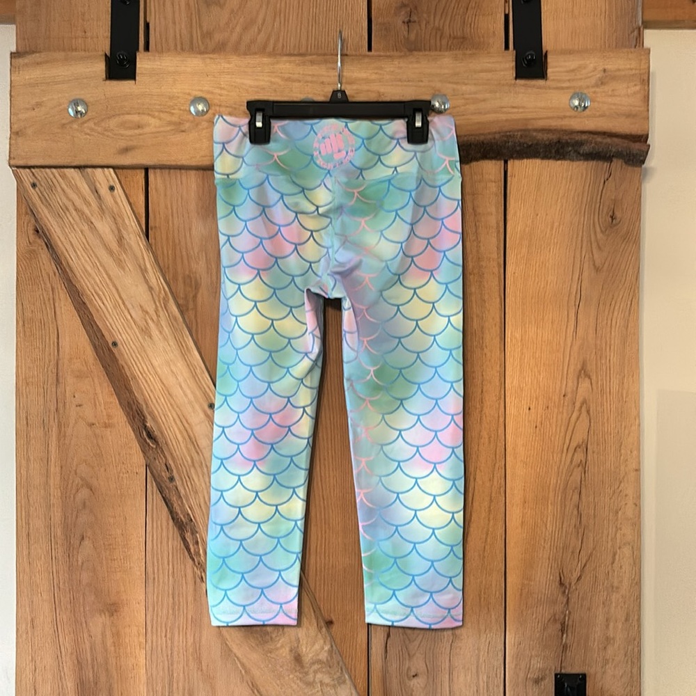 FEED ME FIGHT ME CAPRI LEGGINGS - Picture 2 of 4